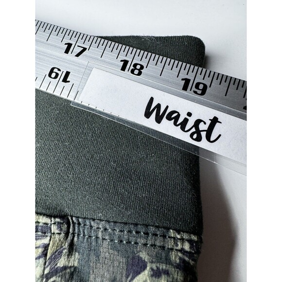 Athleta Womens 18 Ripstop Hiking Shorts Green Floral Print Trail Activewear - Picture 14 of 16